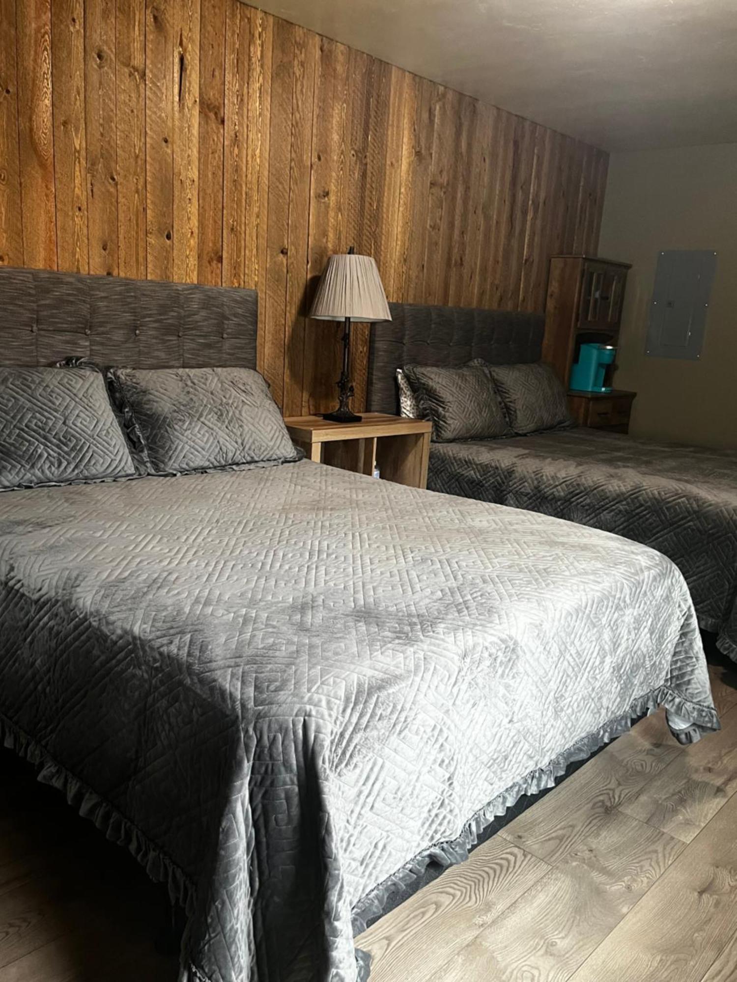 Parkway Yellowstone Guest House Room #2 การ์ดีเนอร์ ภายนอก รูปภาพ